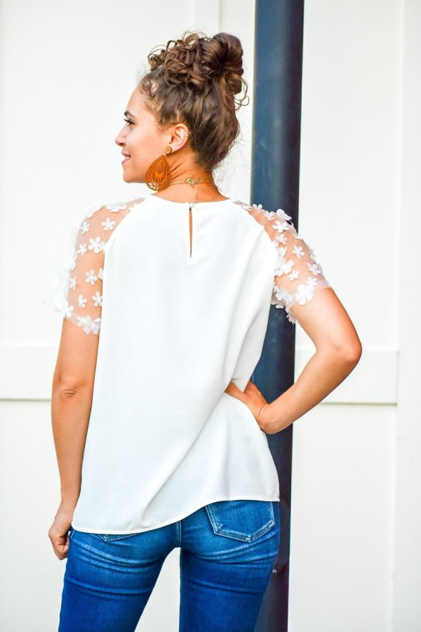 Sweet Rain White Flower Blouse Online