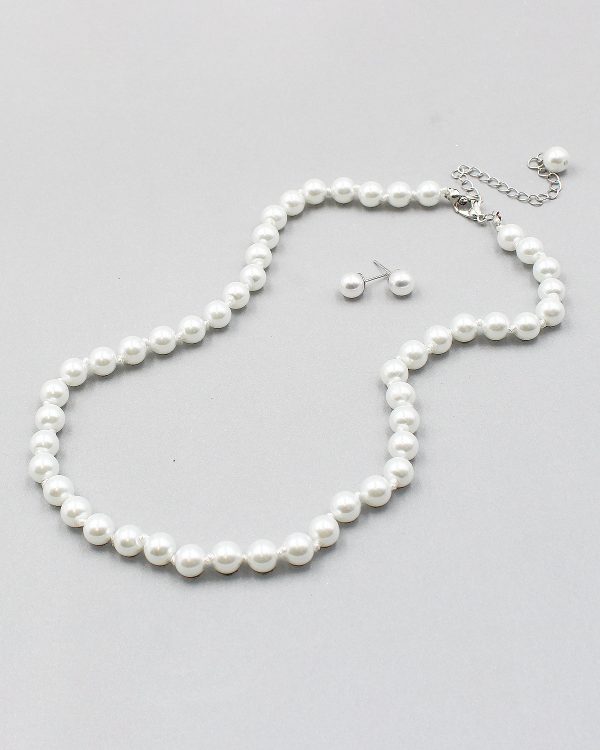 24 L Classic Strand with Matching Stud Earrings Online