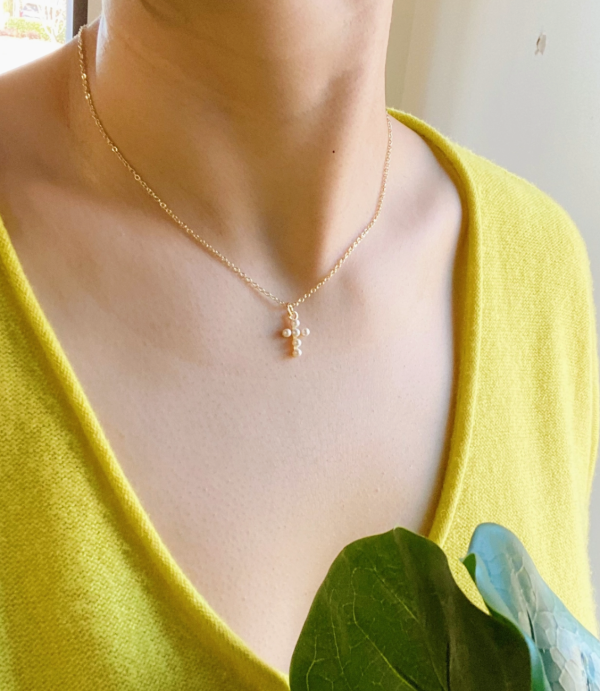 Pretty Little Pearl Cross Necklace Supply