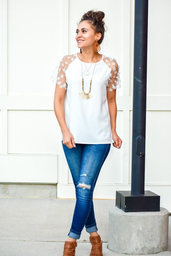 Sweet Rain White Flower Blouse Online